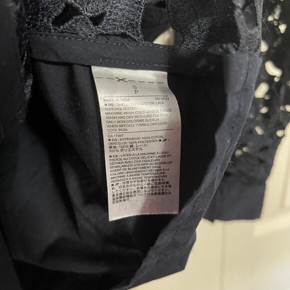 Banana Republic Women's NWT Blue Floral Eyelet Cut Out Button Up Blouse Small - Picture 8 of 9